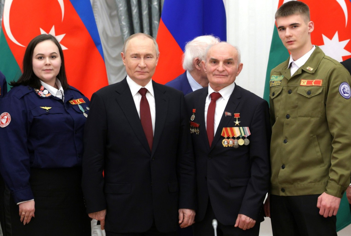 Владимир Путин встретился с хабаровским студентом-строителем БАМа
