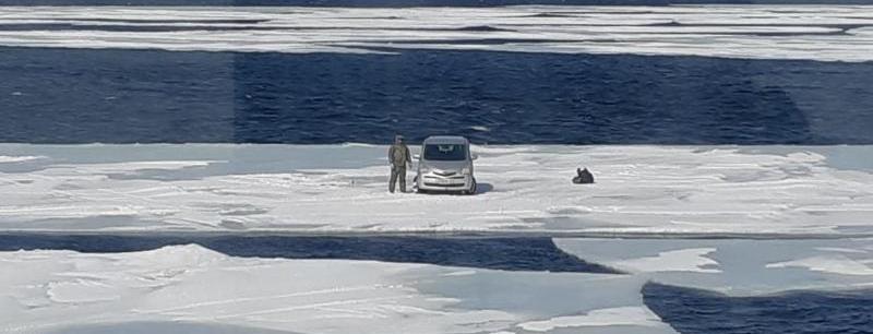 Рыбака сняли с льдины в Хабаровском крае