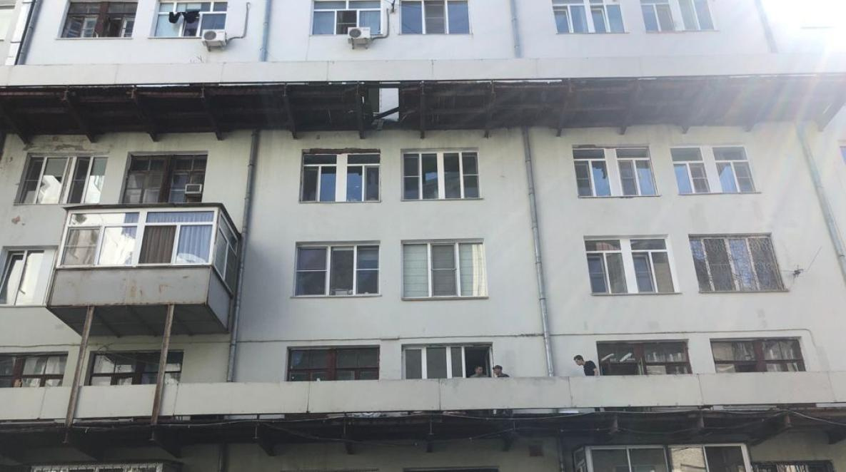В Хабаровске коммунальщик ответит за смерть жильца на балконе