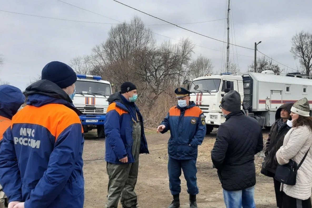 Отряд спасателей МЧС России выехал для дежурства в Вяземский район