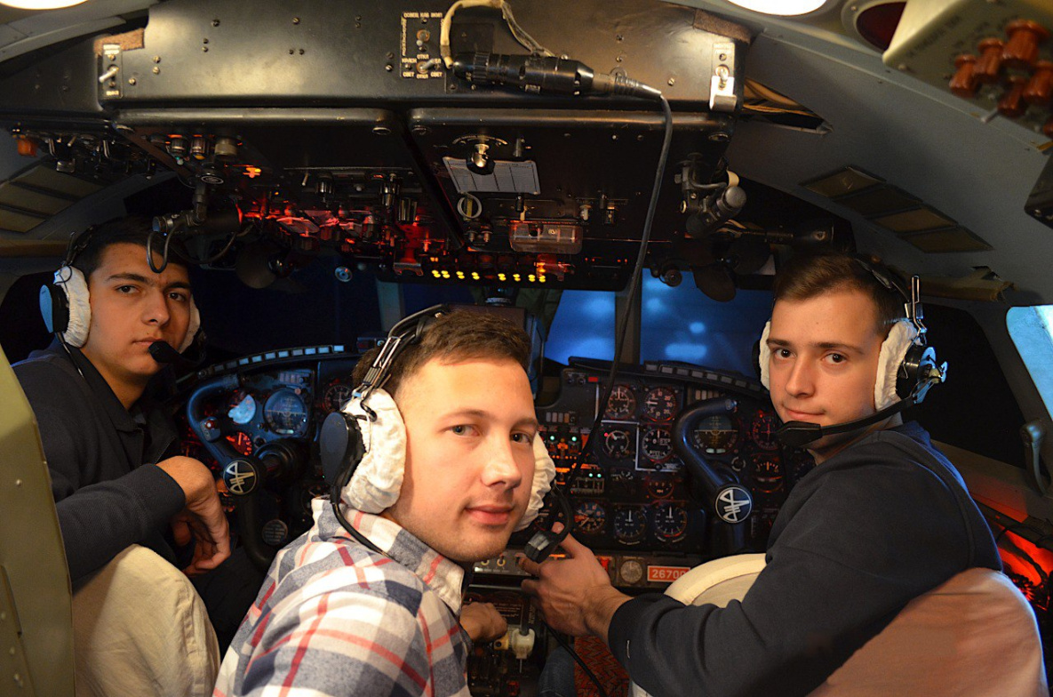 «Хабаровские авиалинии» дарят новым пилотам крылья
