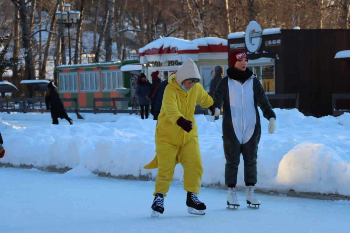 На хабаровской набережной открыли сезон катания на коньках