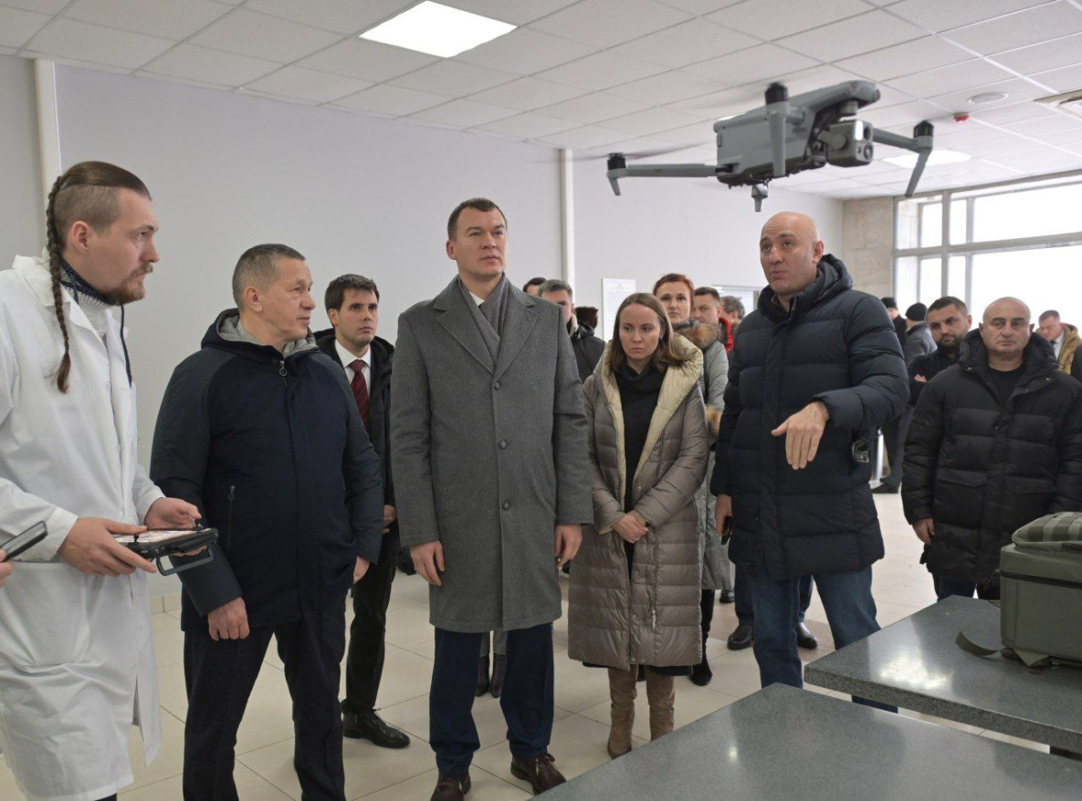 Михаил Дегтярев показал Юрию Трутневу новые цех БПЛА, авиатерминал и ГЛК «Хехцир»