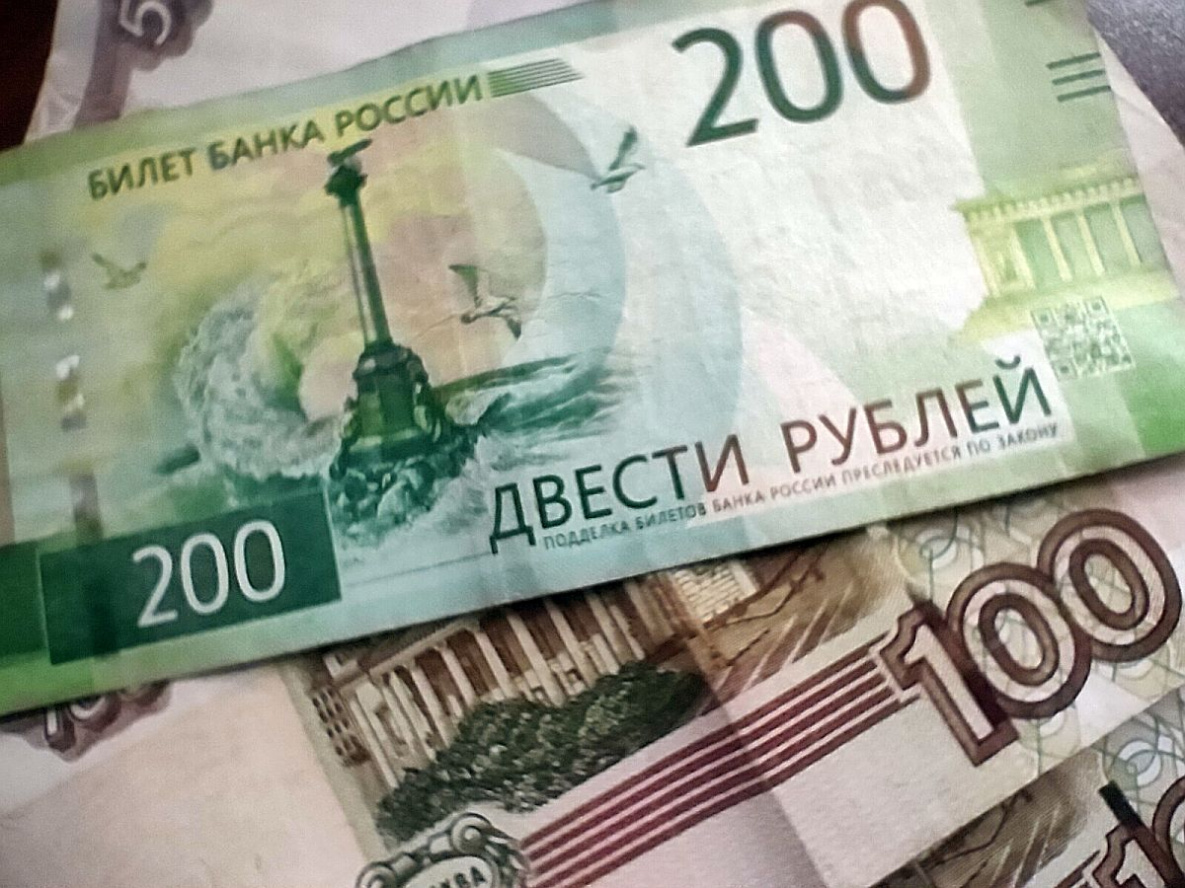 Банкноты в 1000 и 5000 рублей сохранят свою цветовую палитру - Сергей Белов