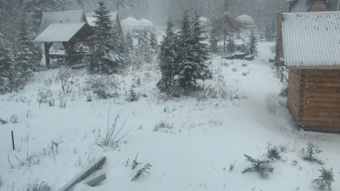 Первый снег окутал зимней сказкой север Хабаровского края
