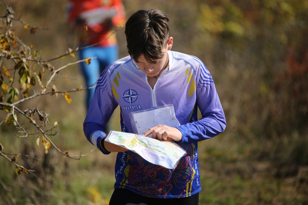 Спортивное ориентирование хабаровск. Ориентировщики. Бегущий ориентировщик. Хабаровский край ориентирование. Хабаровские ориентировщики.