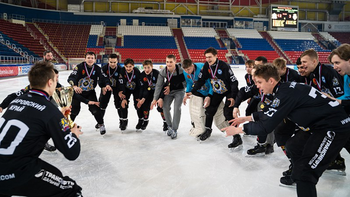 Хабаровские юниоры стали чемпионами России по хоккею с мячом