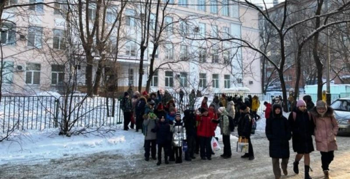 Уроки в школах Хабаровска отложены из-за «минирования»