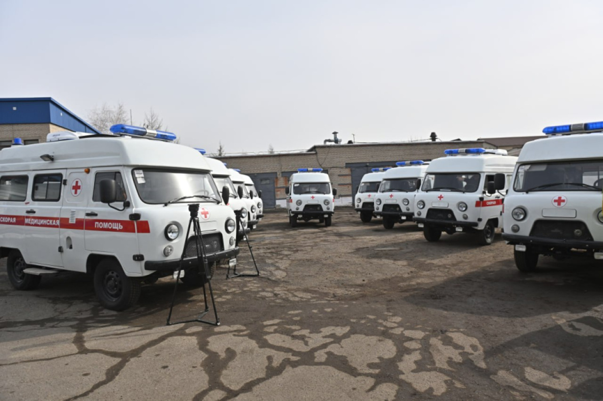Районам Хабаровского края передали 10 новых медицинских машин
