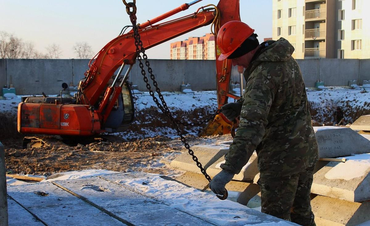 Рабочим на стройках Хабаровского края хотят увеличить зарплату