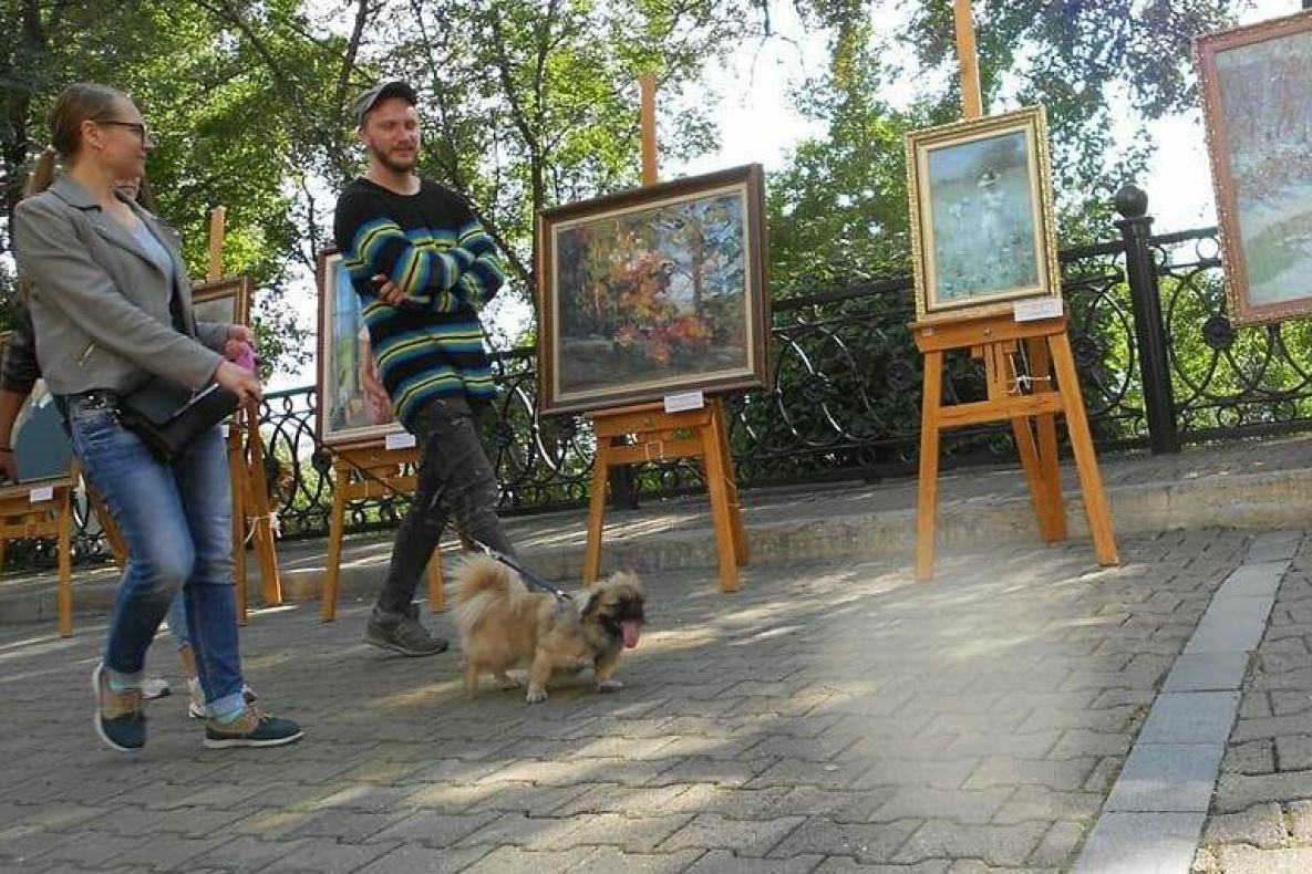 В Хабаровске показывают шедевры искусства на улице