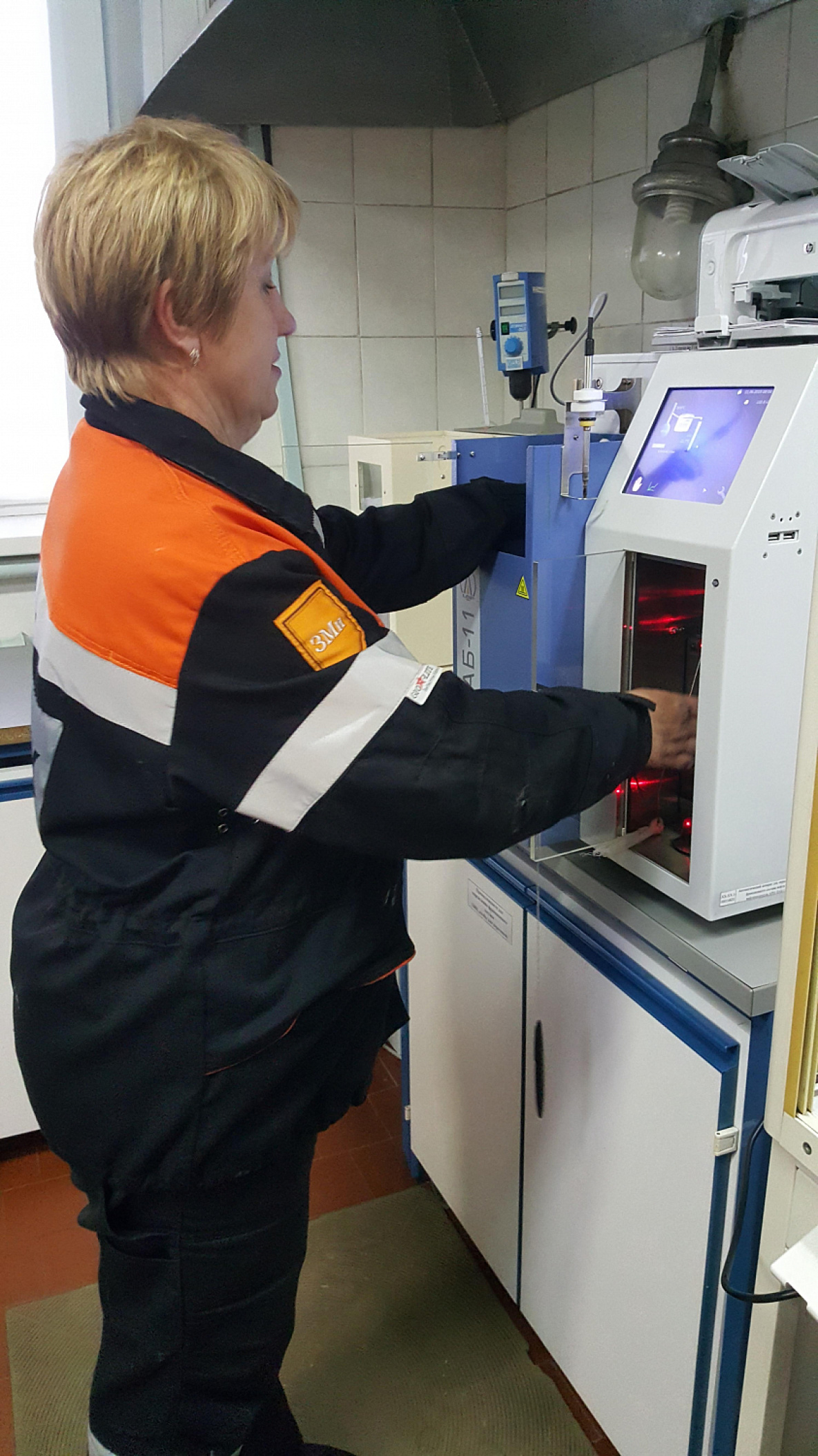 Лаборатория групп. Цсл-инжиниринг. Промышленная лаборатория. Испытания аппаратуры. Оборудование лаборатории.