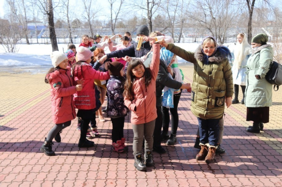 Новости про хабаровск. Детские лагеря. Масленица в Хабаровске фото. Фото детей Хабаровска. Хабаровск дети играют.