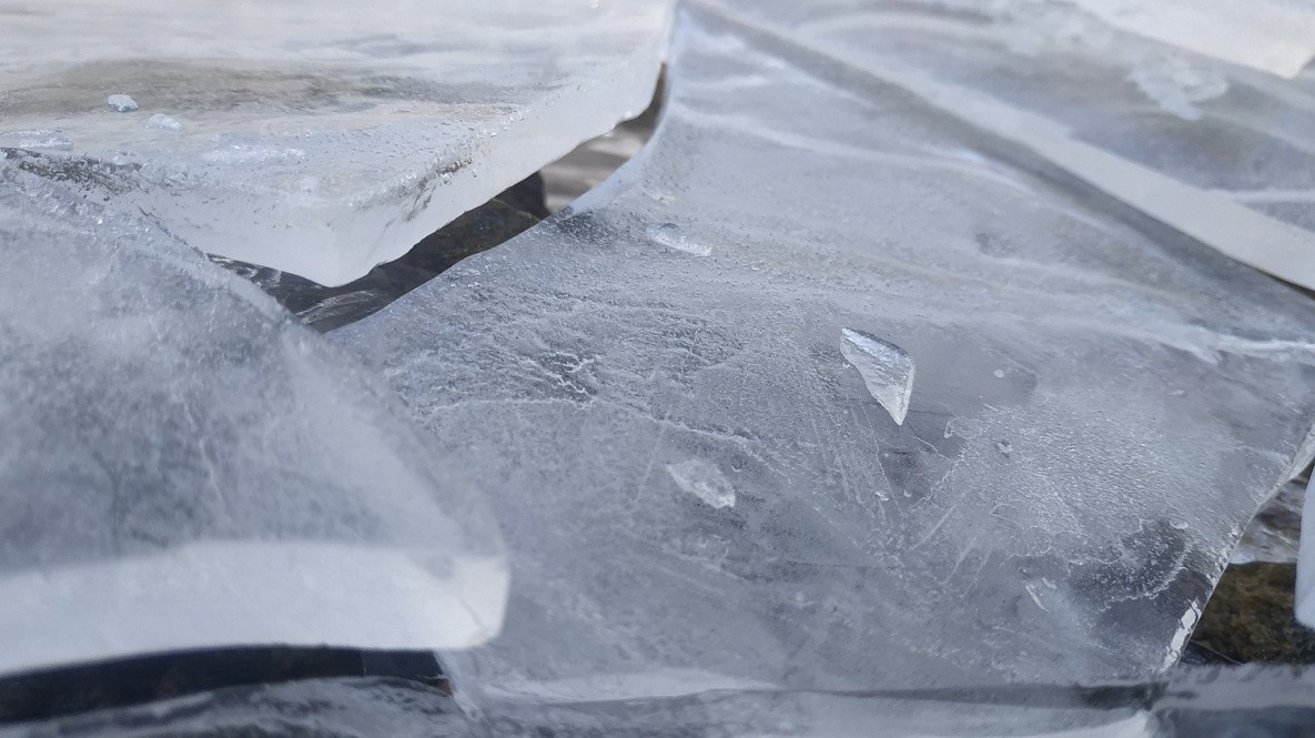 Хабаровские рыбаки уже рискуют жизнями на тонком льду
