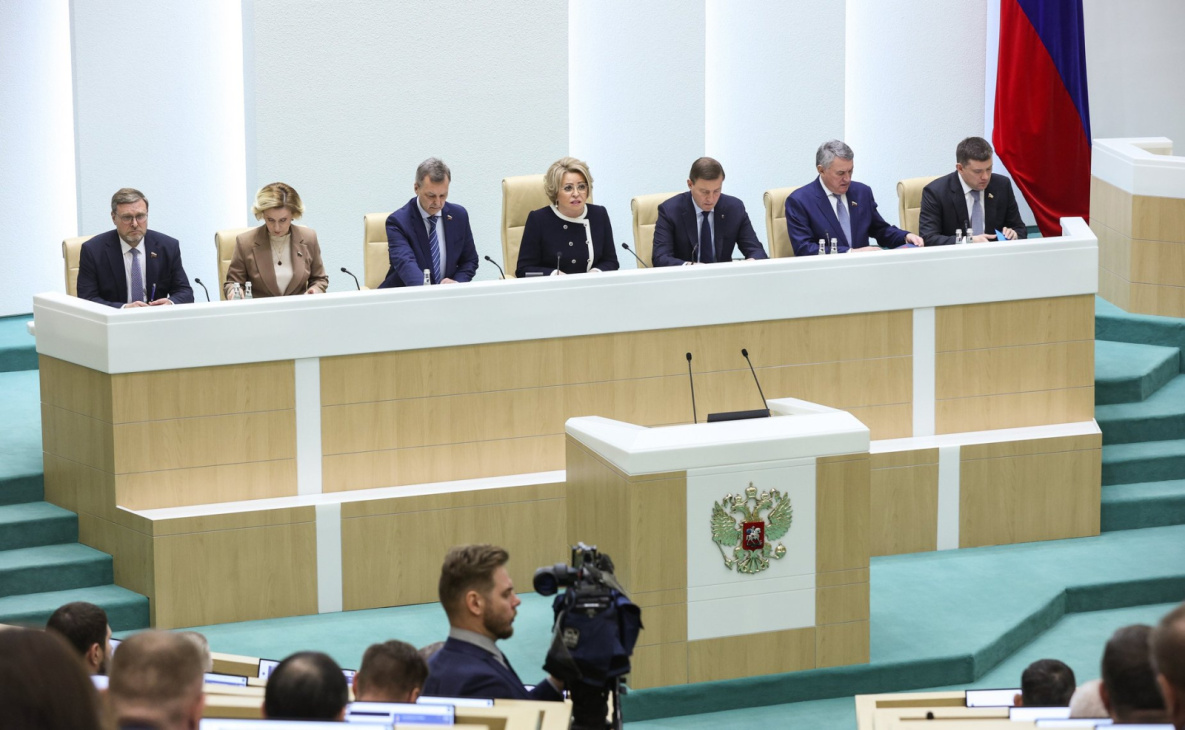 Совфед России одобрил запрет на увольнение вдов участников СВО