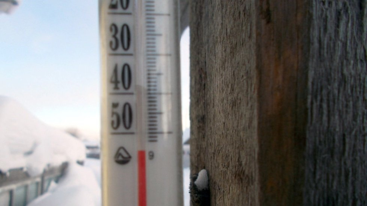 С какого дня считать морозы 40. Оймякон Мороз минус 60. Мороз - 60 в Оймяконе. Якутия -60 градусов. Термометр 60 градусов.