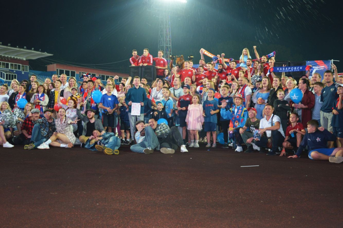 «СКА-Хабаровск» ярко отметил 75-летие клуба с болельщиками