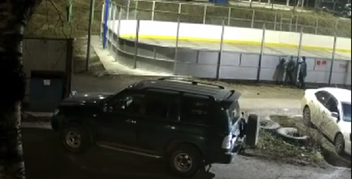 В Ванино вандалы испортили новую хоккейную коробку