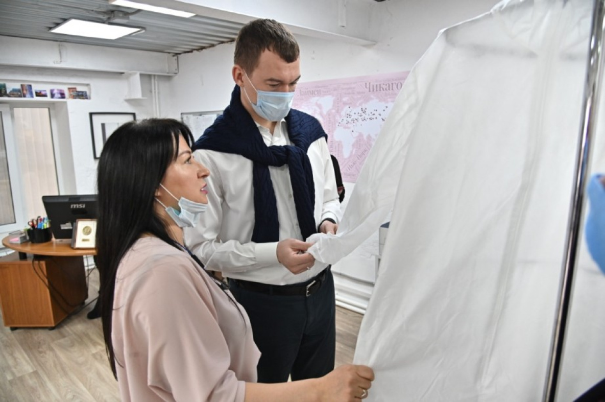 Михаил Дегтярев осмотрел швейные цеха фирмы «Pauline» в Хабаровске