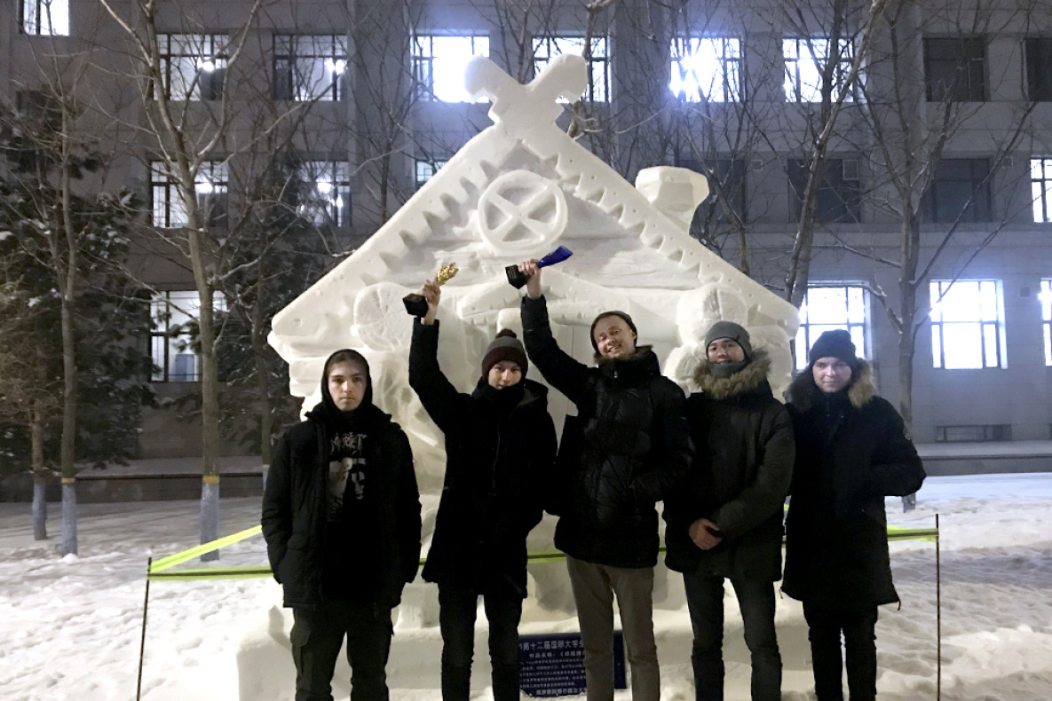 Комсомольчане привезли «золото» с харбинского конкурса снежных скульптур
