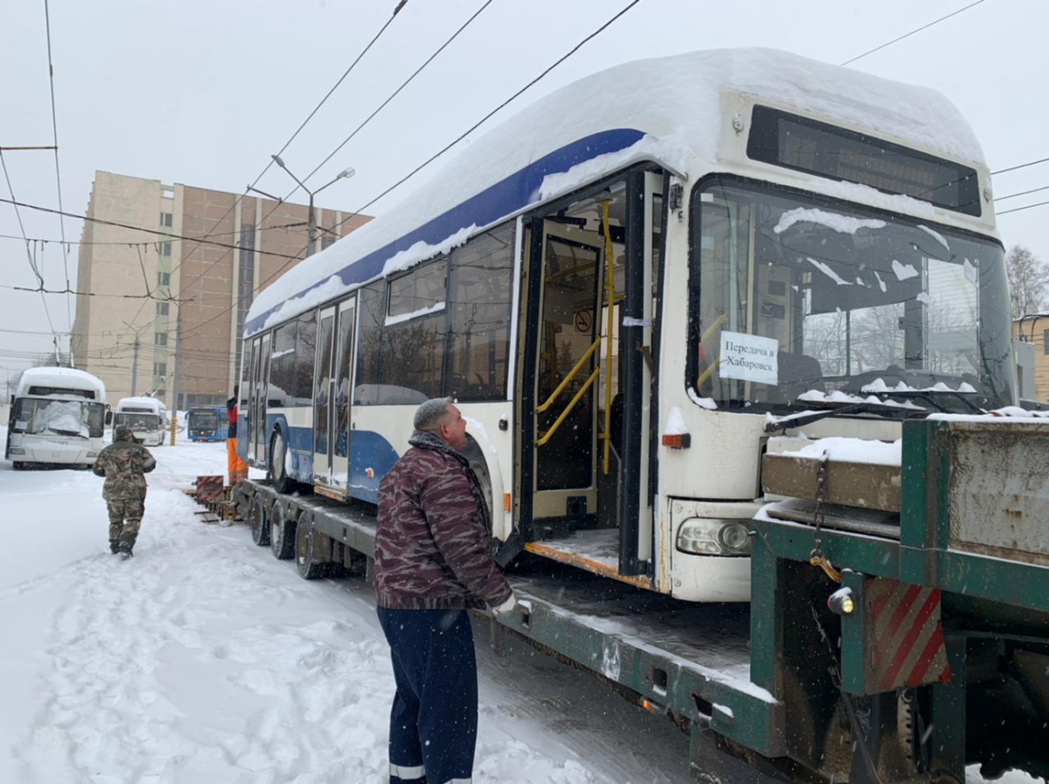 Первые пять московских троллейбусов для Хабаровска «встали» на тралы