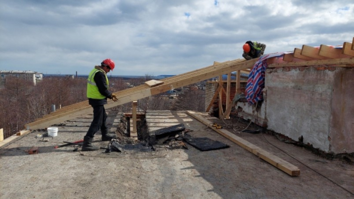 Ремонт школьной крыши в Ванинском районе тормозят цены на металл