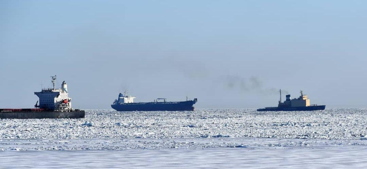 Ледоколы завершают работу в портах Хабаровского края