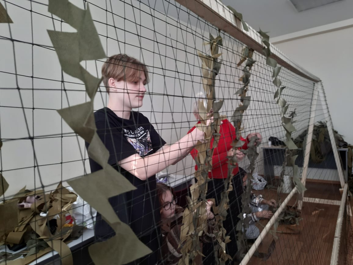 В Хабаровске заработали ещё два пункта плетения маскировочных сетей