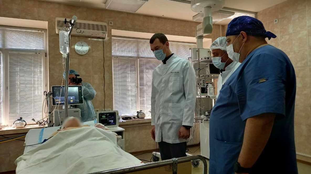 Михаил Дегтярев навестил в больнице пострадавших в ДТП с автобусом