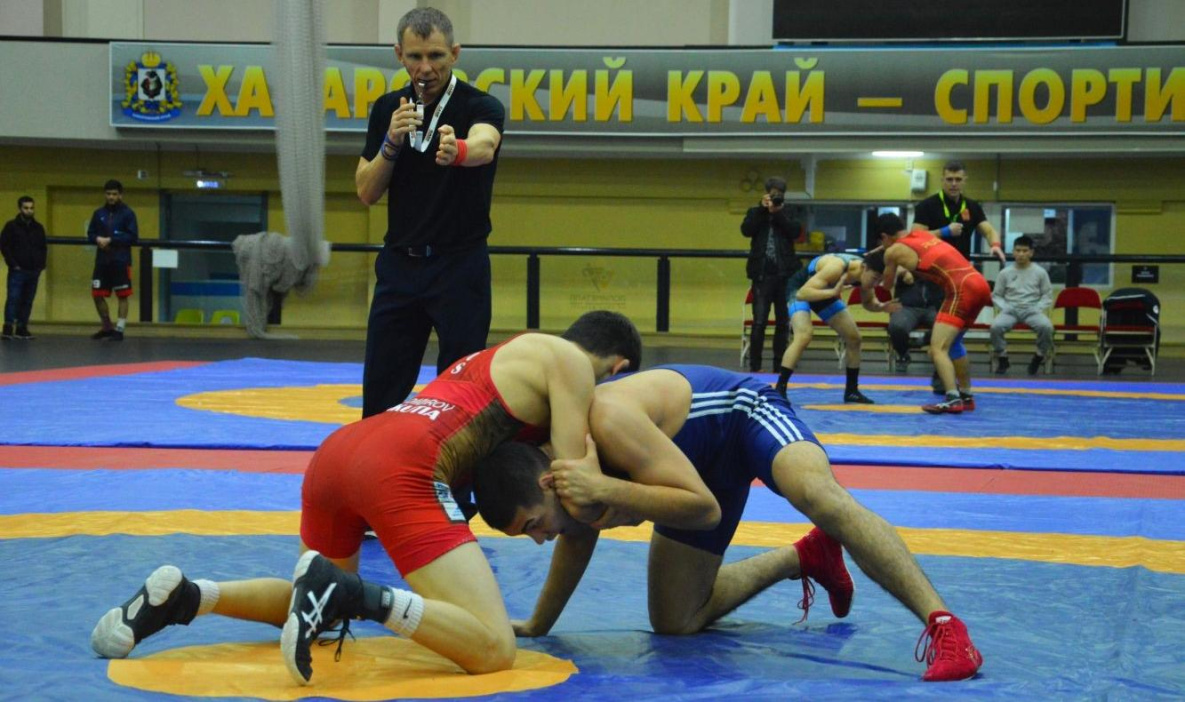 В Хабаровске стартовал Всероссийский турнир по вольной борьбе