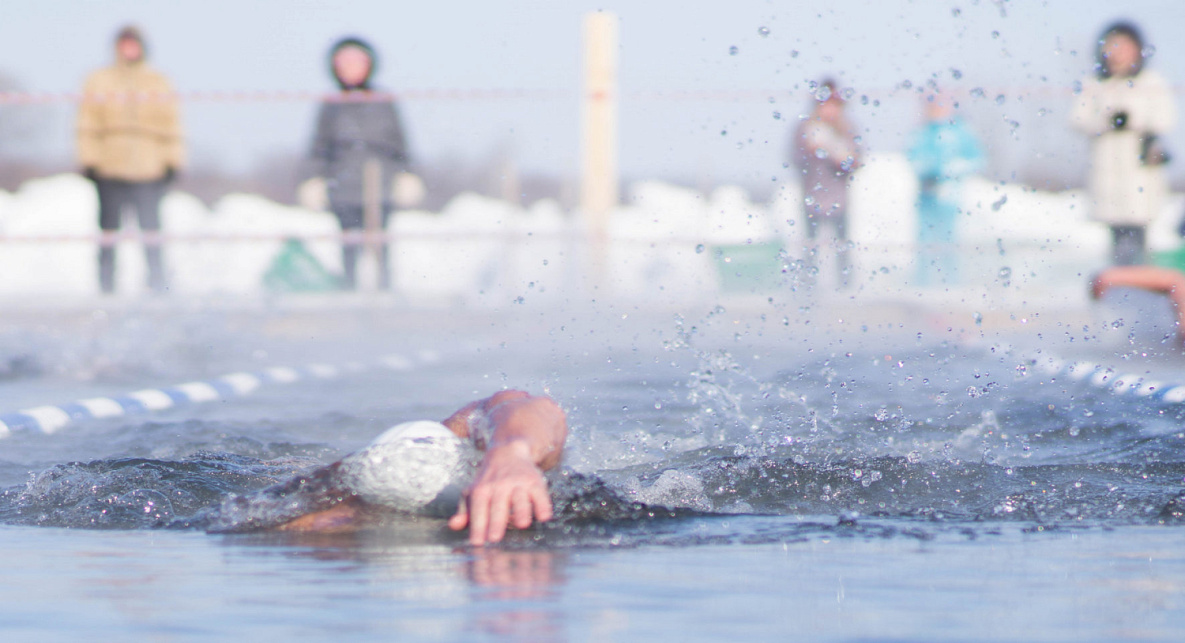 Спортивное зимнее плавание
