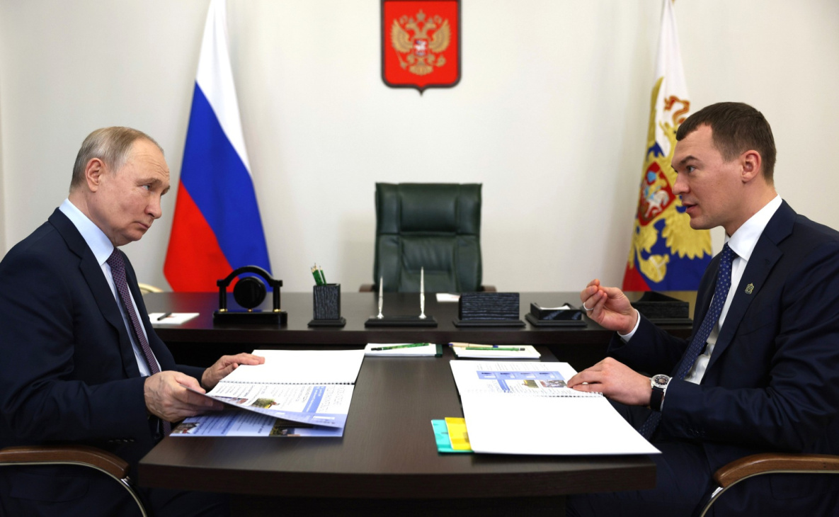 Владимир Путин в Хабаровске встретился с Михаилом Дегтяревым Владимир Путин в Хабаровске встретился с Михаилом Дегтяревым