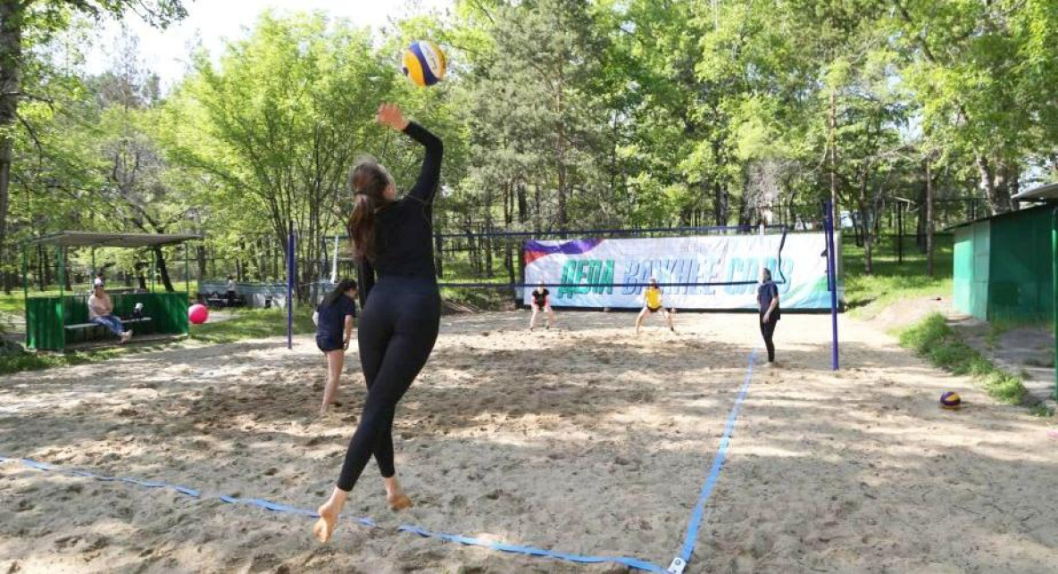 По поручению Дегтярева в Хабаровске открыли площадку для пляжного волейбола